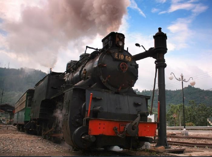 Kereta Api Mak Itam E1060