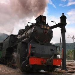 Kereta Api Mak Itam E1060